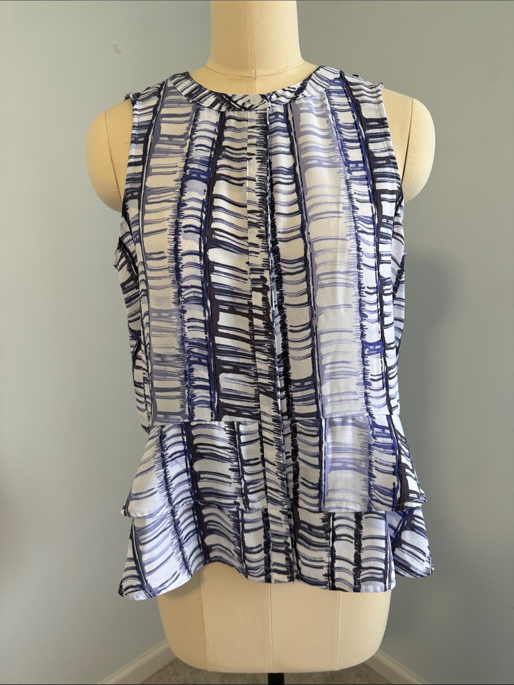 Simply Vera Button down Sleeveless Navy and White Peplum Blouse SZS